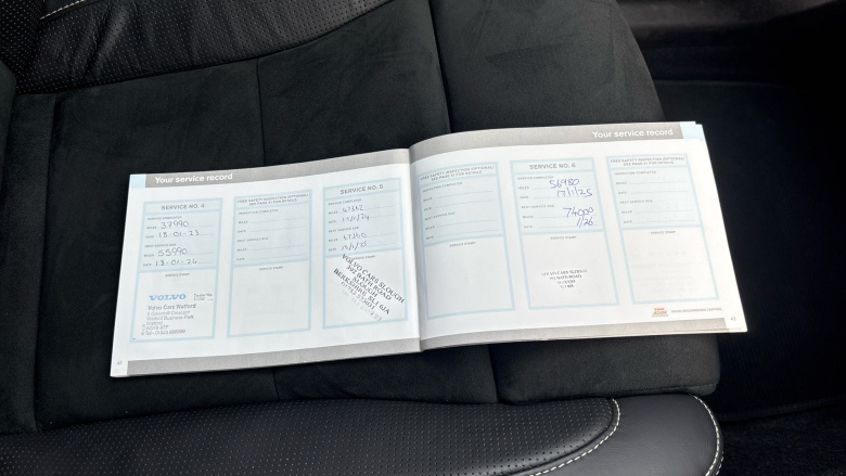 Volvo Xc40 2.0 T4 R DESIGN 5dr AWD Geartronic Petrol Estate